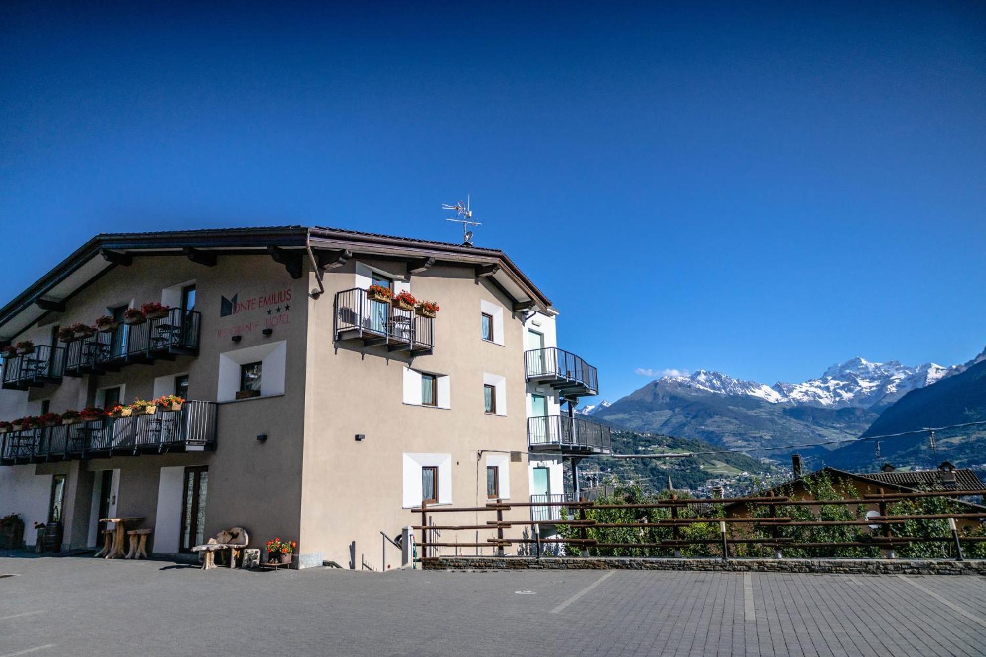 Monte Emilius Hotel Charvensod Exterior foto