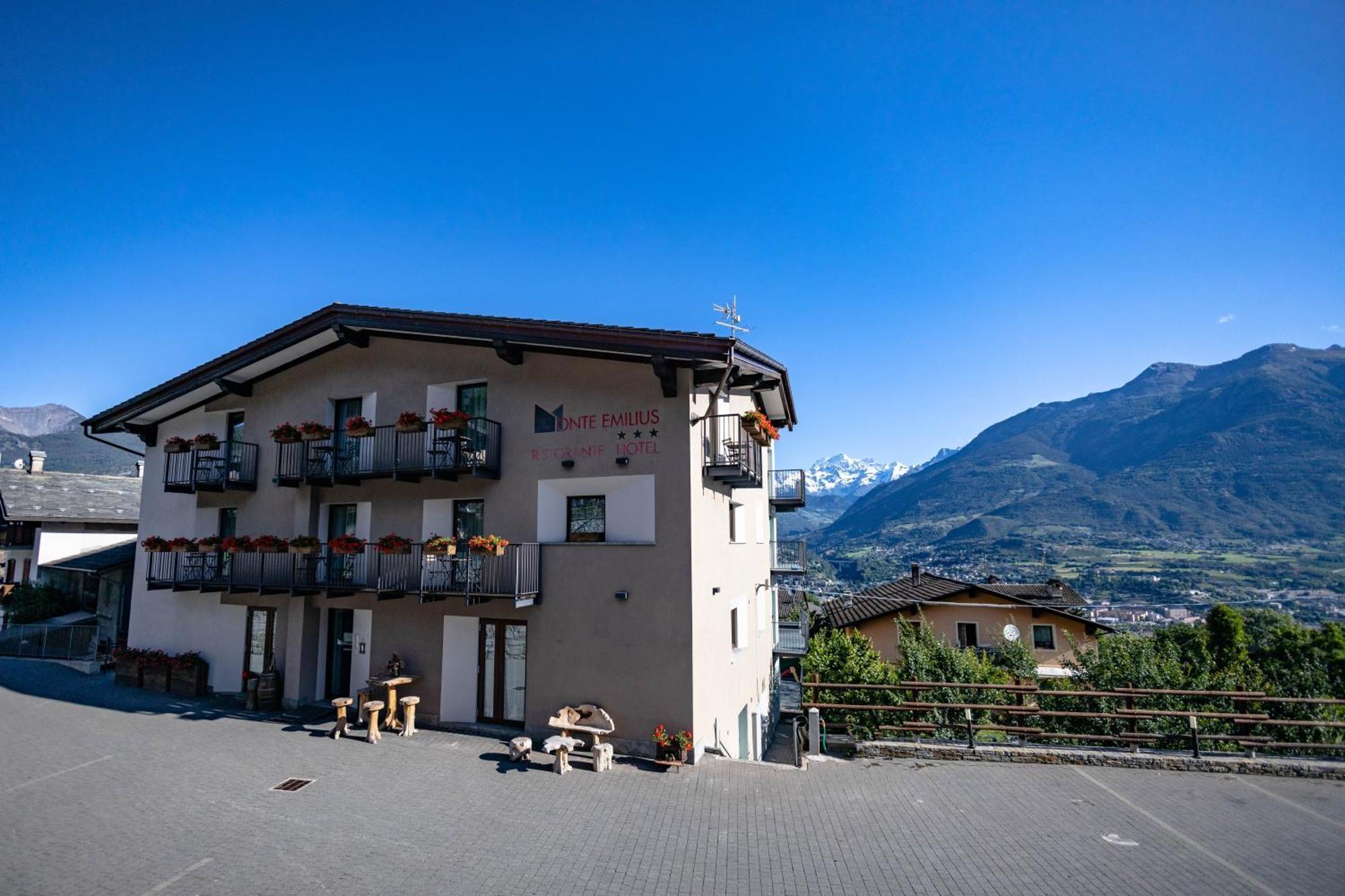 Monte Emilius Hotel Charvensod Exterior foto